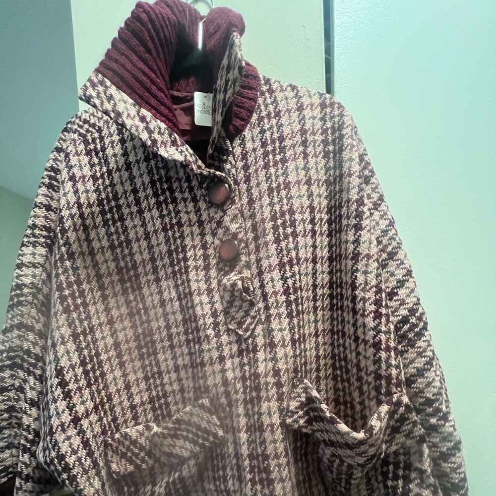 Houndstooth Patterned Coat with Burgundy Accents wool